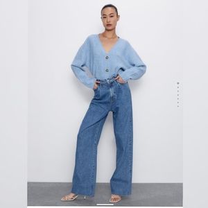 Zara Caia high waist wide leg frayed Jean's . 2000s  spring 2022 fashion trend